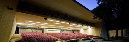 Die Zuschauerhalle (2008) ist ein Projekt der Stuttgarter 4a Architekten