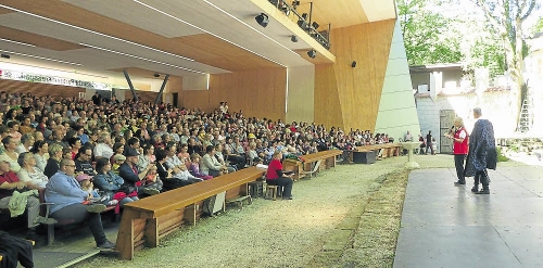 Volles Haus beim Tag der offenen Tür des Naturtheaters: Alle wollten die Proben-Ausschnitte der neuen Sommerstücke sehen / Foto: Bernklau