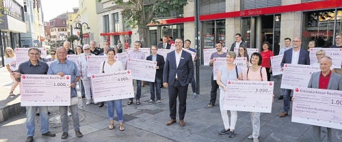 Zwischen 1 000 und 4 000 Euro haben 20 Reutlinger Vereine von der Kreissparkasse Reutlingen für ihre Projekte erhalten. FOTO: LEIPOLD