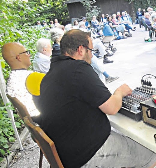 Tontechnik auf der Gartenterrasse des Naturtheaters. FOTO: NATURTHEATER