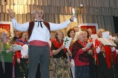 Flotter Geist mit gewaltiger Stimme: Tenor Ulrich Kallenbach und die Chorgemeinschaft 