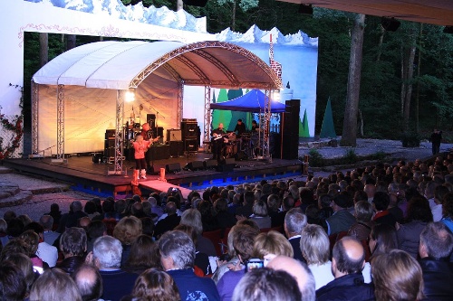 https://www.naturtheater-reutlingen.de/content/igal/k-2011_07_oldienight_6980-88UTEM-L-27603.jpg