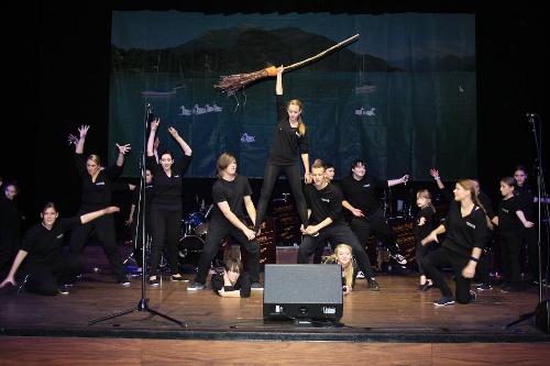 https://www.naturtheater-reutlingen.de/content/igal/k-2013_gala_10_870-81RMX4-L-14549.jpg