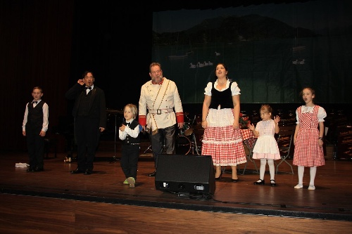 https://www.naturtheater-reutlingen.de/content/igal/k-2013_gala_8_803-ZIKC2R-L-14548.jpg