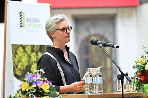 https://www.naturtheater-reutlingen.de/content/igal/k-lix_img_akbw_holzbaupreis_2022-07-05_0050_small-F2OK4S-L-40161.jpg