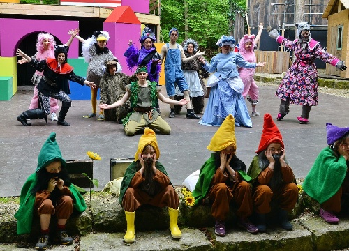 https://www.naturtheater-reutlingen.de/content/igal/k-shrek_foto_niethammer_06-WUAQXR-L-21589.jpg