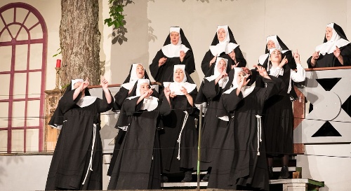 <center><b>2023 | SISTER ACT | Fotoshooting im Mai</b>