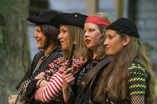 https://www.naturtheater-reutlingen.de/content/igal/k-tkf4217k_2022_ntr_pippi-langstrumpf-I4TUFO-L-41594.jpg