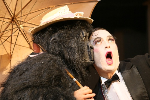 In diesem Sommer bedauerlicherweise immer wieder verwässert: die Aufführungen des Musicals Cabaret / Foto: NTR