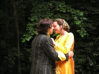 Romeo (Sascha Diener) und Julia (Julia Coolens)