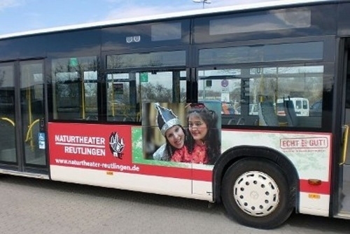 Werbung auf einem Reutlinger Stadtbus