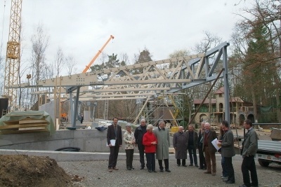 An der Naturtheater-Baustelle im Wasenwald: Stadträte informieren sich über die Zuschauertribüne