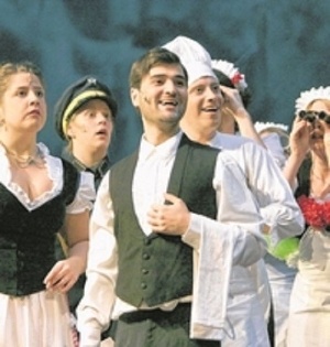 Im weißen Wasenwald-„Rössl“ ist was los. Das Naturtheater hat Benatzkys Operette abgeschmachtet / Bild: Haas