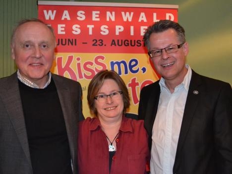 Freuen sich über ein erfolgreiches Jahr im Naturtheater (von rechts): Rainer Kurze, Bärbel Mauch und Tilmann Scheck / Foto: ANTZ